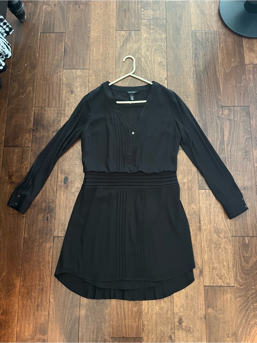 White House Black Market Black Long-Sleeve V-Neck Pleated-Waist Tunic Dress